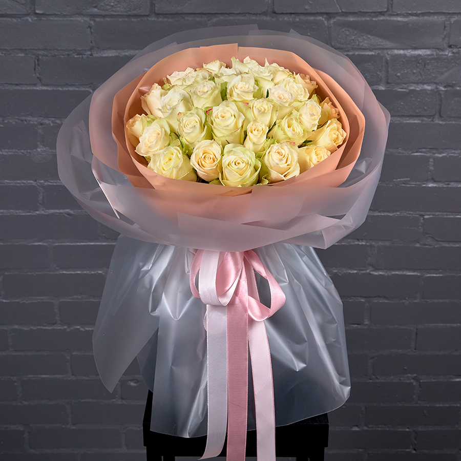Монобукет из 31 кенийской розы, высотой 40см