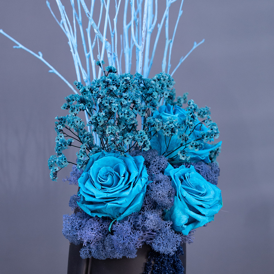 Композиция в гипсовом кашпо