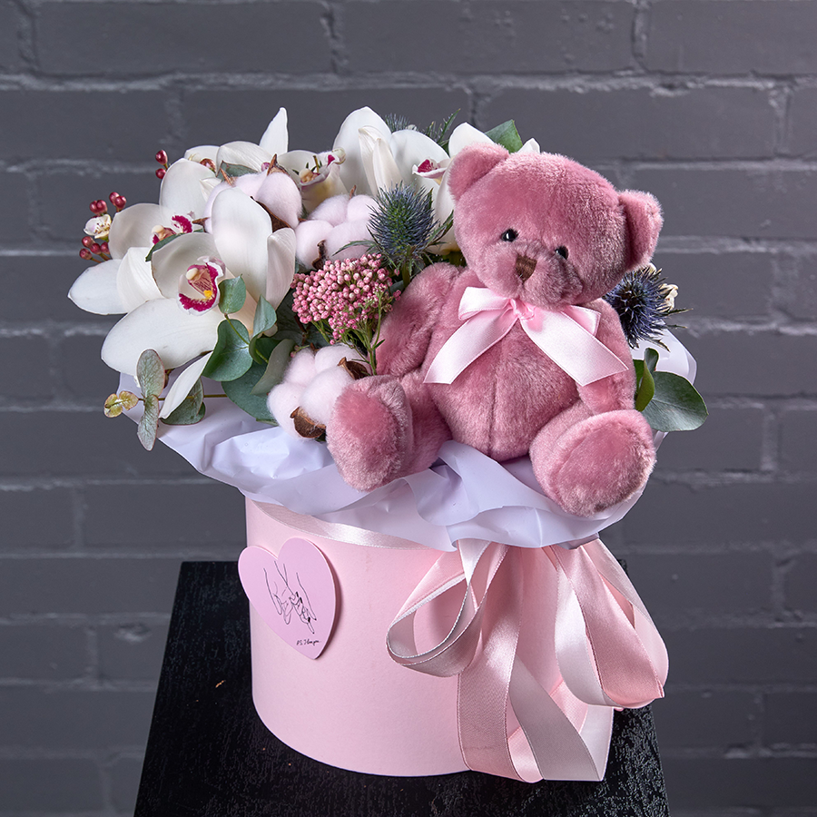 Коробка с орхидеями и мишкой "Милый презент".
