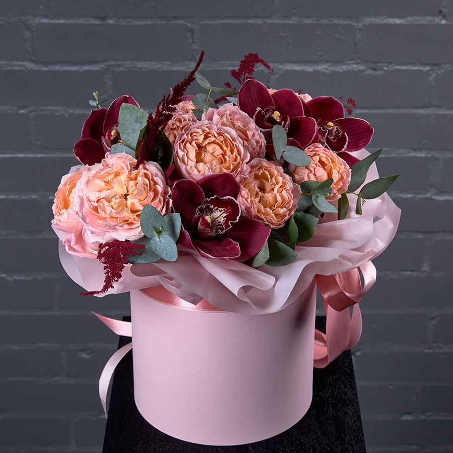 Коробка с цветами "Вишневый щербет"