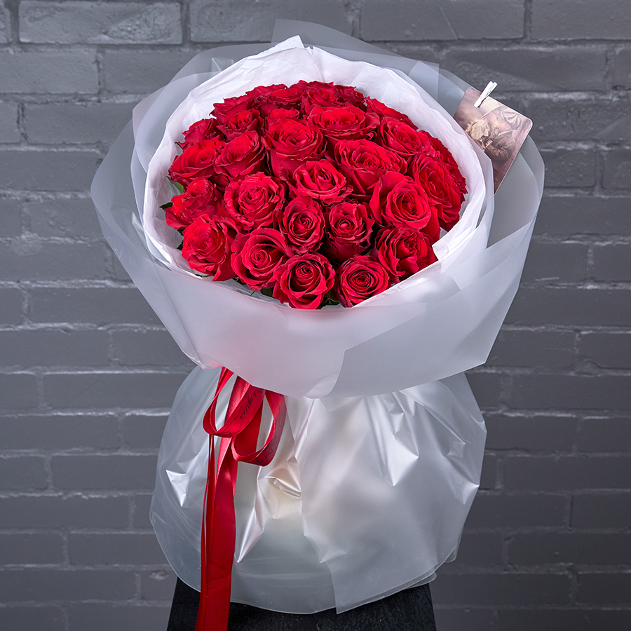 Букет из кенийских красных роз.